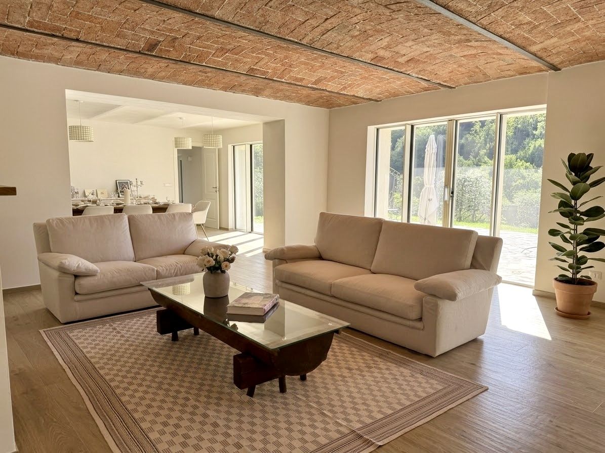 Zona relax e sala — Langhe Ciabot House